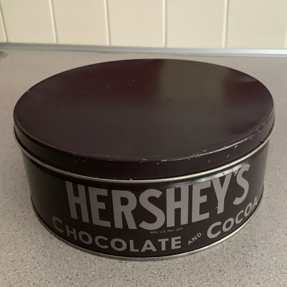 Large Vintage Hershey’s Chocolate & Cocoa Tin